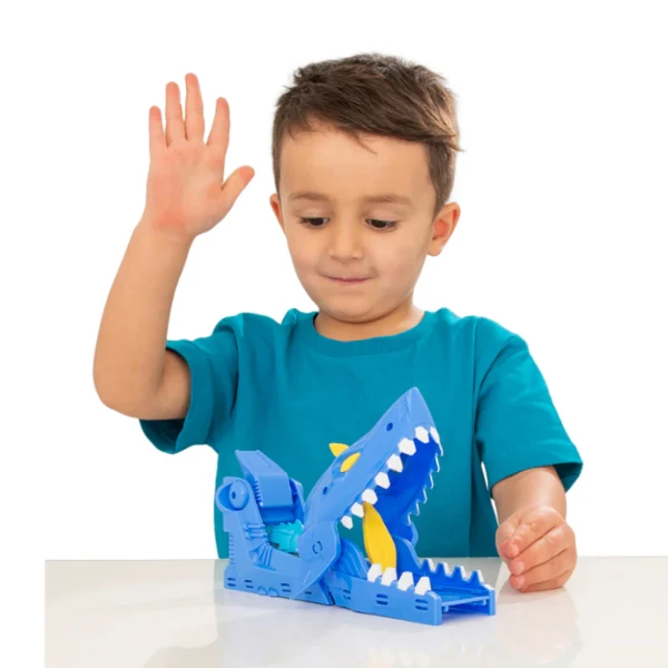 Transportor de mașini „Gura rechinului”